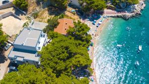 Apartments by the sea Brela, Makarska - 6007 