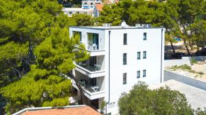 Apartments by the sea Brela, Makarska - 6007 