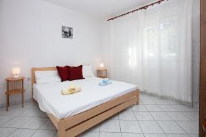 Two-Bedroom Apartment with Terrace and Sea View room in Apartment Tisno 4295a