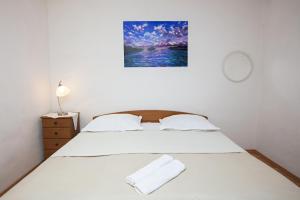 Apartments with parking space Rogoznica - 22143