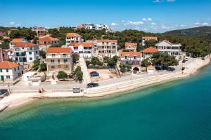 Apartments by the sea Jezera, Murter - 22632