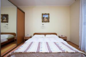 Apartments with parking space Smrdelje, Krka - 23078