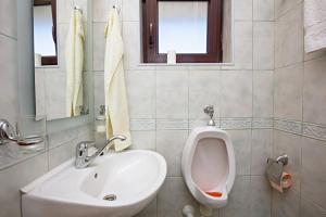 Apartments with parking space Smrdelje, Krka - 23078