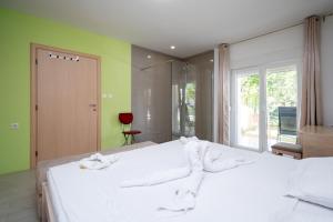 Family friendly house with a swimming pool Radovin, Zadar - 21307