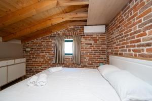 Family friendly house with a swimming pool Radovin, Zadar - 21307