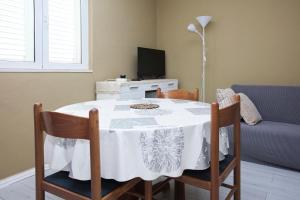 Apartments by the sea Jezera - Murter - 23192