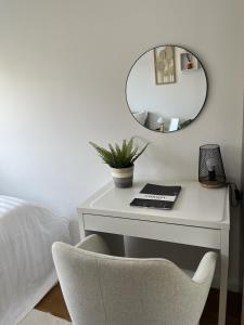 Appartements Entire 60m2 apartment - Close to Paris - Parking - Kitchen - 2min RERB - Olympic-24 : photos des chambres