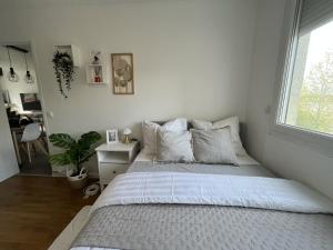 Appartements Entire 60m2 apartment - Close to Paris - Parking - Kitchen - 2min RERB - Olympic-24 : photos des chambres