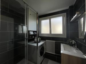 Appartements Entire 60m2 apartment - Close to Paris - Parking - Kitchen - 2min RERB - Olympic-24 : photos des chambres