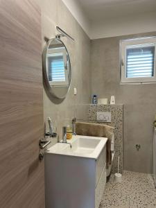 Apartments with parking space Jezera, Murter - 23480