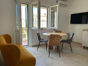 Apartments with parking space Jezera, Murter - 23480