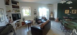 Apartments with a parking space Krasica, Rijeka - 23488 