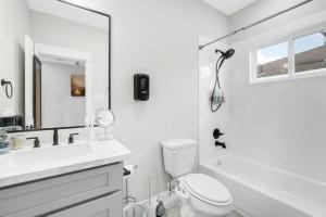Spacious Villa 3BR 3 and half Ba MedCenter DWNTWN HotTub