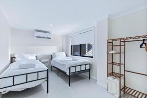 2BR Spacious House in Bald Hills