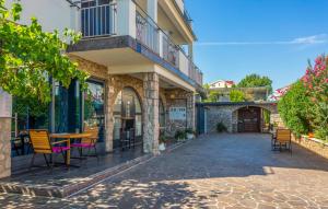 Awesome Apartment In Bogovici With Wifi