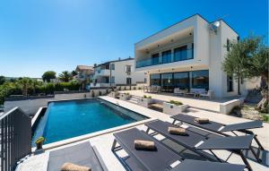 Gorgeous Home In Posedarje With Sauna