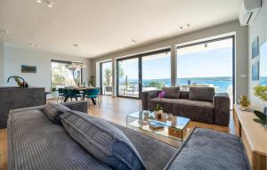 Gorgeous Home In Posedarje With Sauna 