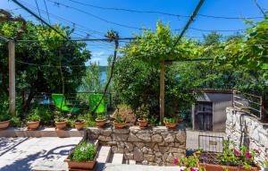 3 Bedroom Cozy Home In Trget 