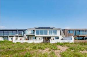 Seaside Place on Shoreham Beach with Hot Tub