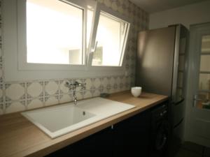 Maison rénovée 2 ch, terrasse, proche plage et centre, parking, équipements complets, animaux ok - FR-1-22-356