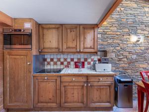 Duplex avec cheminée, proche pistes et village, spa inclus - FR-1-566-70