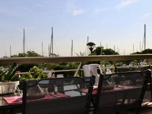 Appartement pieds dans leau: 2 pièces, grande terrasse, climatisation, Villeneuve-Loubet - FR-1-252A-127