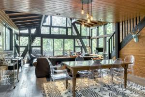 Limberry Cove Lakefront Getaway