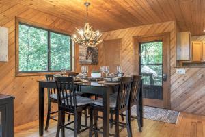 Longhorn Lakeside Chalet