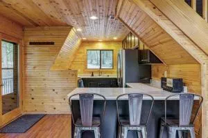 Waterside Cottage with Hot Tub - 文茨维尔