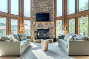 Linden Lakefront Retreat with Kayaks