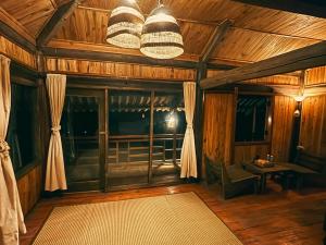 Phòng Có Giường Cỡ King Với Ban Công (King Room with Balcony)