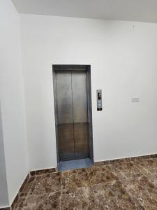 Omars apartment