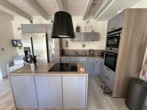 Maison avec piscine et cottage