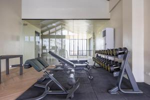732 Express Condotel, 3 Minutes to Airport, with Gym & Pool FAST WI-FI, Free Netflix