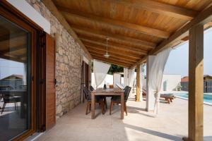 Casa Di Nika private heated pool and jacu - Happy Rentals