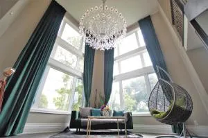 Modernized Five Bedroom Villa - 列治文山