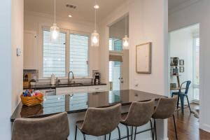 Relaxing Home in East Nash Walk to Shops and Cafes