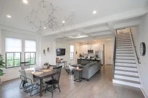 Five Block Walk From Historical Downtown Franklin - Leipers Fork