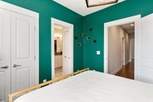 2 5 Miles to Dwntn Rec Room Geodis right behind