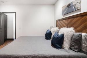 Loft Literally on Broadway Live Music & Bars