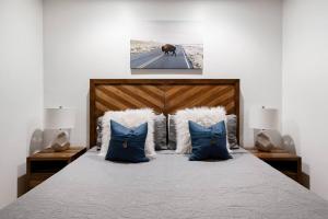 Loft Literally on Broadway Live Music & Bars