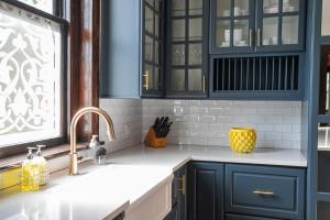 Historic Jewel Walk to Eats & Shops