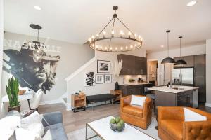 Rooftop Deck and Rec Room Minutes to DWNTN