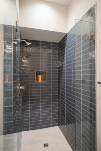 Rooftop Deck and Rec Room Minutes to DWNTN