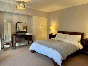 Luxury Hebden Bridge apartment with river views