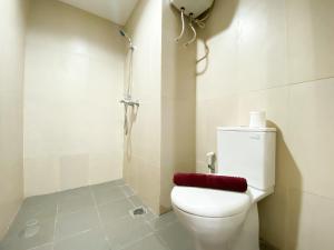 Modern Look and Tidy Studio Gateway Park LRT City Jatibening Apartment By Travelio