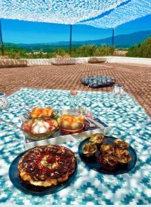 Villas La ou le Ciel est ne Beau mas pierres et contemporain sur grande propriete vue Mont Ventoux dentelles de Montmirail : photos des chambres