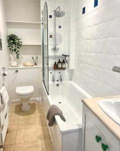 Classic Notting Hill Apartment with Private Garden