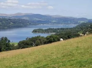 Lake View Farmhouse Escape - Llanuwchllyn