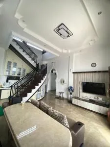 Villa Putih Ciater - 梳邦再也